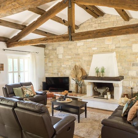Villa Melissa - Istrisches Steinhaus Mit Pool In Guter Lage Sveti Lovreč Pazenatički المظهر الخارجي الصورة