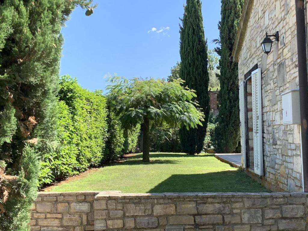 Villa Melissa - Istrisches Steinhaus Mit Pool In Guter Lage Sveti Lovreč Pazenatički المظهر الخارجي الصورة