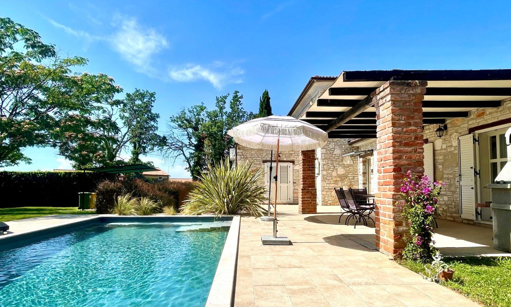Villa Melissa - Istrisches Steinhaus Mit Pool In Guter Lage Sveti Lovreč Pazenatički المظهر الخارجي الصورة